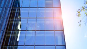 Vidro solar: a alternativa sustentável para sua obra